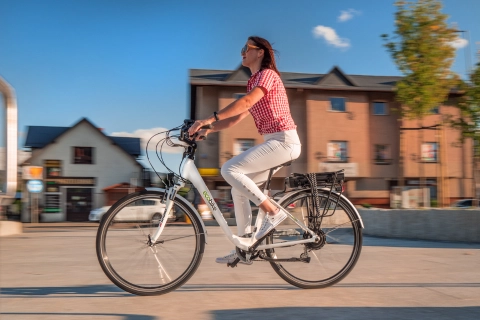 Damski rower elektryczny Ecobike: Zrównoważona mobilność spotyka styl i wygodę