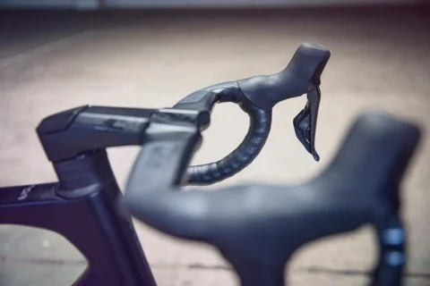 5 nieoczywistych ciekawostek o kierownicach szosowych, które zaskoczą nawet doświadczonych kolarzy