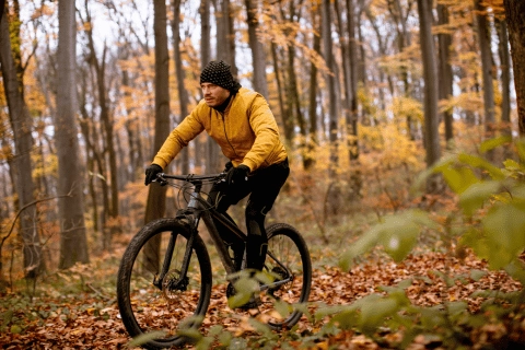 Jak się ubrać na rower w chłodne jesienno-zimowe dni?